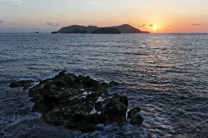 Images Dated 6th September 2014: Sunrise next to small island in the sea, rocks, Tyrrels Bay, Little Tobago, Trinidad and Tobago