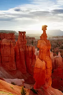 Images Dated 13th April 2018: Sunrise over Thors hammer, Bryce NP, USA