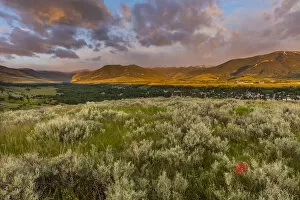 Images Dated 13th June 2017: Sunrise over town and mountains, Red Lodge, Montana, USA