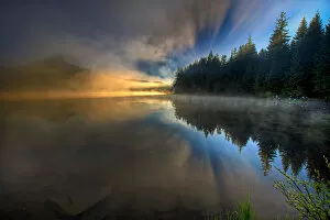 Images Dated 12th June 2010: Sunrise at Trillium Lake, Oregon