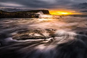 Images Dated 5th December 2012: Sunrise at Waikawa bay with moving wave