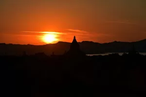 Images Dated 16th November 2015: Sunset at Bagan Myanmar Asia