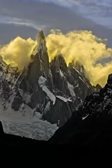Images Dated 28th March 2006: Sunset, Cerro Torres, Patagonia, Argentina