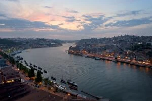 Images Dated 15th September 2011: Sunset over the Douro river, Porto, Portugal