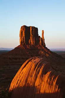 Images Dated 13th April 2018: Sunset over famous Monument valley, Arizona, USA