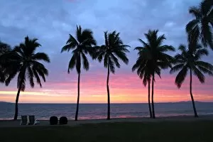 Images Dated 28th October 2012: Sunset in Fiji / South Pacific Paradise
