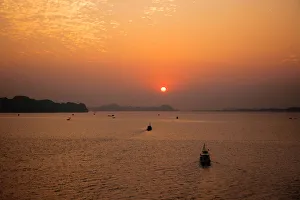 Environment Gallery: Sunset at Ha Long Bay, Quang Ninh Province, Vietnam