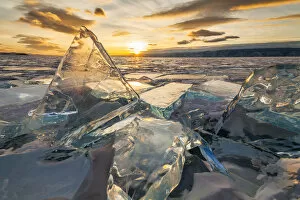 Images Dated 9th March 2016: Sunset on the ice of Lake Baikal