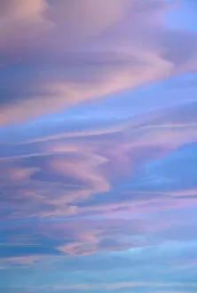 Images Dated 28th March 2006: Sunset lenticular and cumulus clouds, Patagonia, AR