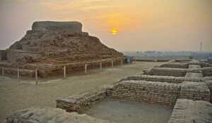Images Dated 3rd February 2014: Sunset at Mohenjo-daro