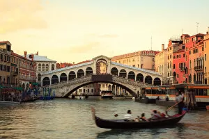 Images Dated 11th July 2009: Sunset over Rialto bridge, Venice, Italy