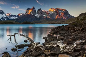 Images Dated 3rd January 2016: Sunset in Torres del Paine National Park, Chile
