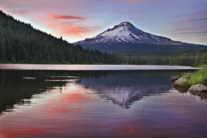 Images Dated 25th July 2010: Sunset at Trillium Lake with Mount Hood