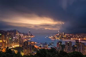 Images Dated 19th July 2014: Sunset view of Hong Kong with cloud movement