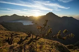 Volcano Collection: Sunset view over Rinjani Volcano