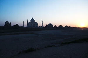 Images Dated 1st December 2012: Sunset view of the Taj Mahal, Agra, Uttar Pradesh, India