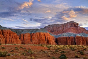 United States Gallery: Sunset over Wild Horse Mesa in Goblin Valley State Park, part of the San Rafael Swell desert in