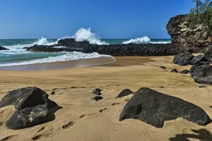 Images Dated 5th March 2013: Surf at the coast, lava rocks, Kauai, Hawaii, United States