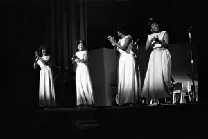 Acr07164 Prints: The Sweet Inspirations Performing