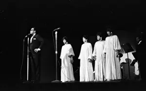 Acr07164 Prints: The Sweet Inspirations Performing