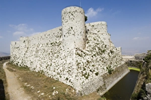 Images Dated 16th July 2006: Syria, Crac des Chevaliers with moat