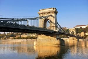 Images Dated 12th October 2012: Szechenyi lanchid, or Szechenyi Chain Bridge, over the Danube between Buda and Pest, Budapest