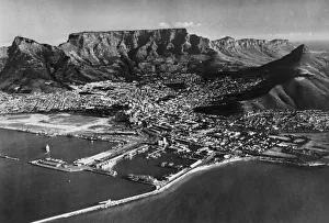 Images Dated 26th November 2018: Table Mountain