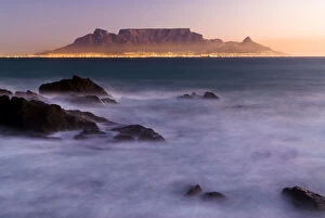 Images Dated 17th August 2007: Table Mountain, Lions Head and Devils Peak in the evening light, panoramic views of Cape Town