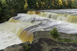 Images Dated 10th October 2016: Tahquamenon Falls, Tahquamenon Falls State Park, Whitefish, Upper Peninsula, Michigan, USA