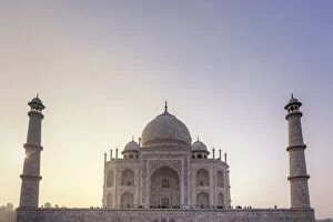 Images Dated 9th January 2012: Taj Mahal, Agra, India