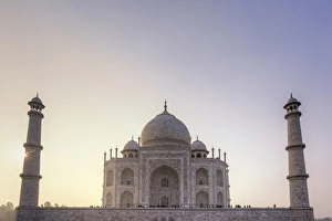 Images Dated 9th January 2012: Taj Mahal, Agra, India