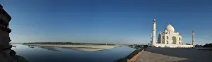 Taj Mahal at bank of Yamuna River, Agra, Uttar Pradesh, India