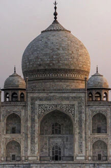 Images Dated 28th April 2011: Taj Mahal close up at sunrise