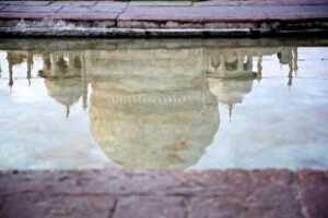 Images Dated 28th March 2012: Taj Mahal Reflection