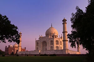 Images Dated 4th May 2010: Taj Mahal at sunrise