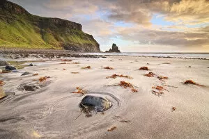 Images Dated 12th May 2011: Talisker Bay
