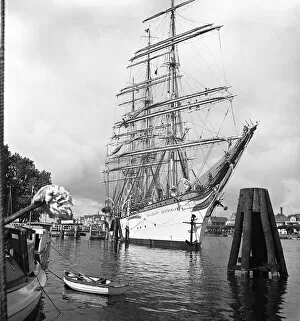 Images Dated 27th June 2008: Tall ship in harbor