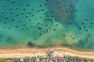 Shore Prints: Tam Tien beach and fish market