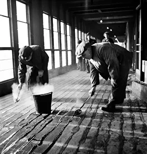 Bucket Prints: Tarring The Deck