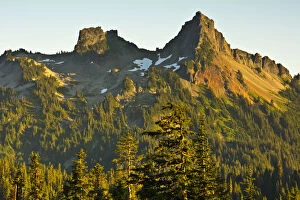 Images Dated 17th August 2016: Tatoosh Mountains at sunset, Mount Rainier National Park, Washington State, USA
