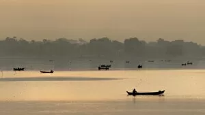 Images Dated 11th December 2013: Taungthaman lake in Mandalay