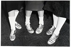 Teenage Fad Of Foot Messages
