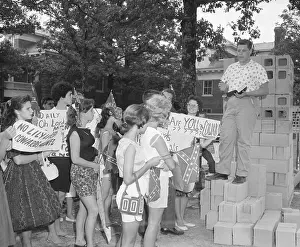 Anti Prints: Teenagers Gather To Hear Segregationist