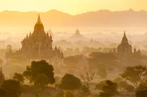 Images Dated 31st December 2012: Temple in Bagan