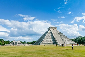 Ruined Gallery: Temple of Kukulkan, usually known El Castillo