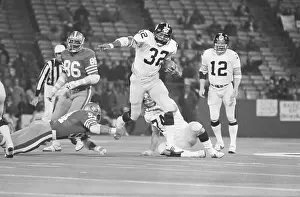 Terry Bradshaw Hands Off To Franco Harris