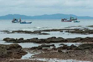 Images Dated 27th August 2012: Thai traditional fishing boat in Thai gulf