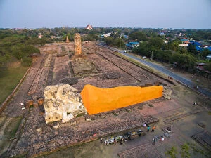 Images Dated 15th February 2016: Thailand, Ayutthaya, lying Buddha statue at Wat Lokayasutharam