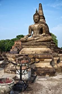 Images Dated 11th April 2011: Thailand, Sukhothai, Sukhothai Historical Park, Wat Mahathat