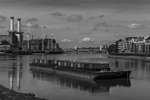 Images Dated 2nd August 2015: On the thames